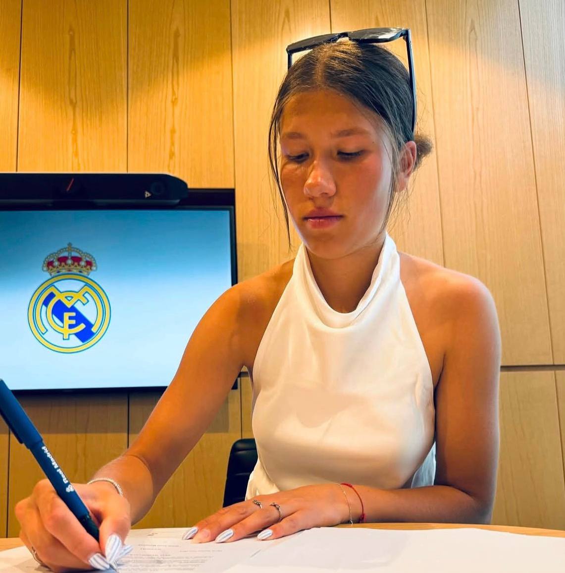 madridfemxtra's tweet photo. 🚨 El Real Madrid B ha fichado a Hanna Wieczerzak, portera internacional sub-19 polaca, procedente del Śląsk Wrocław. #rmalive https://t.co/62Mq1ZXYZn