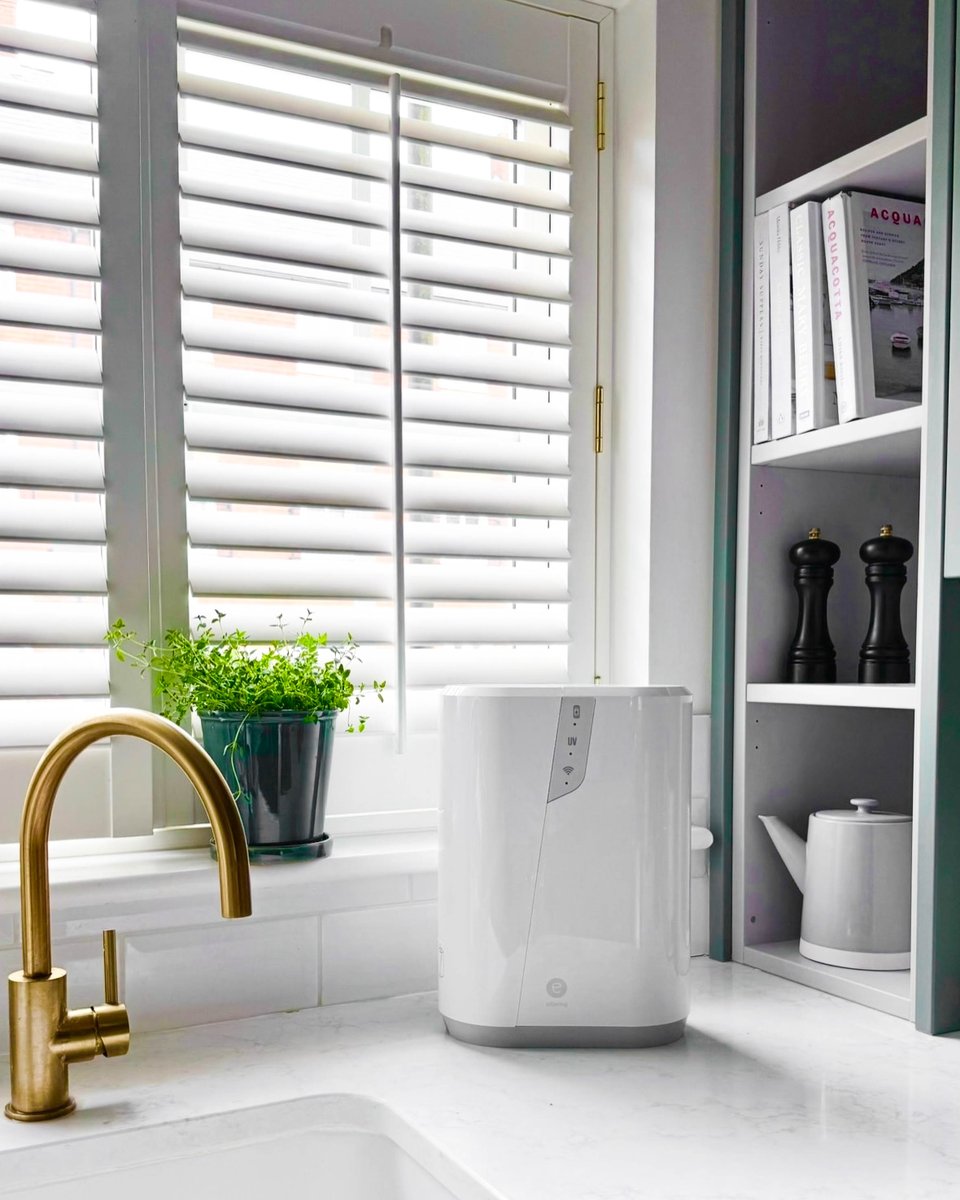 Amway's tweet photo. Water like nature intended 💧
Whether it's on your countertop or nicely tucked away underneath, #eSpring is the best way to get clean drinking water in the comfort of your own 🏡
📸 Photo credit Oana Florentina Bora
#Amway #AmwayLife #ClearlyBetter https://t.co/9LjNqoOEHj