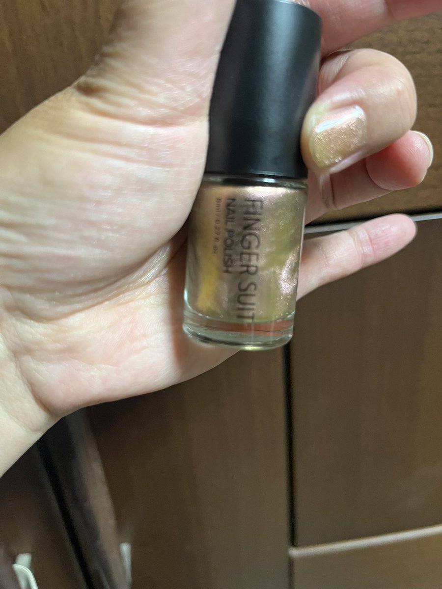 maumaman's tweet photo. 最近オキニのfingersuitのポリッシュ
2枚目:マグネットネイルのみ
3枚目:上からマグネットネイル重ね塗りしたらなにやらコガネムシみたいな色にwww https://t.co/z0D399uAJr