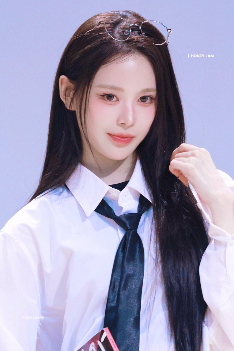 honeyjam_bjm's tweet photo. 260628 귀여미랑 머쨍이

#이즈나 #방지민 
#BANGJEEMIN #izna https://t.co/7NjE0W23tZ