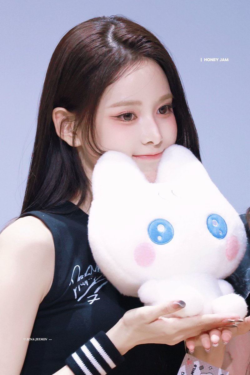 honeyjam_bjm's tweet photo. 260628 귀여미랑 머쨍이

#이즈나 #방지민 
#BANGJEEMIN #izna https://t.co/7NjE0W23tZ