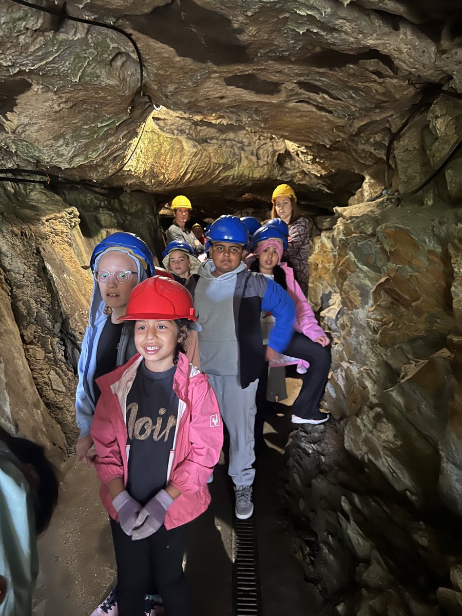 olvschool's tweet photo. White Scar Caves- wow!! #bestdaysoftheirlives #olvy4 @bcw_cat https://t.co/DXZrU1pOUQ