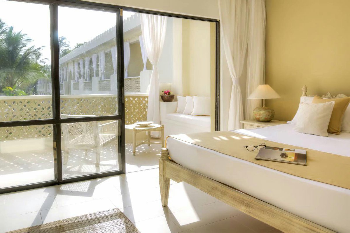 DumaTours's tweet photo. Indulge in the pristine white sands and let the gentle rhythm of the Indian Ocean wash your worries away.

📍 Malindi, Kenya
🔗 Send us a DM to secure your luxury suite.
⁠ https://t.co/F4Soi0fuEw