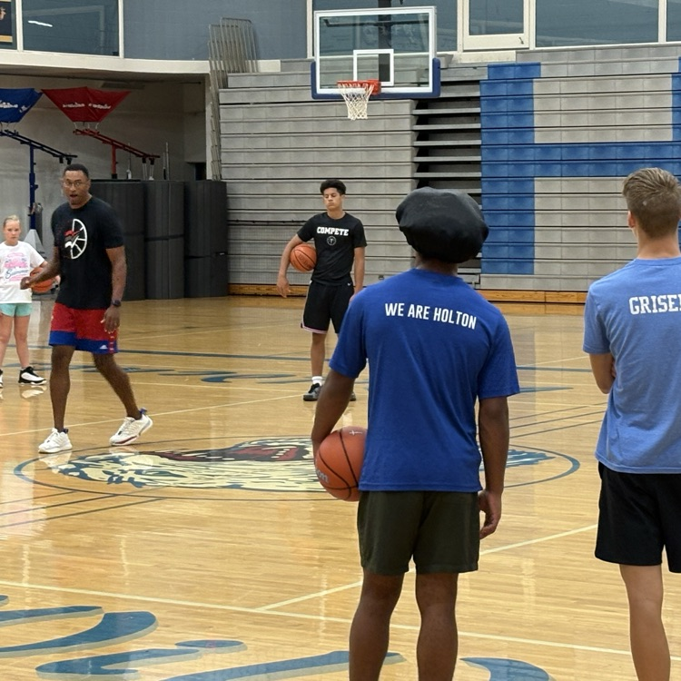 WeAreHolton's tweet photo. HYBA brought KU and NBA star Wayne Simien to Holton for basketball camp!  💪🏻 https://t.co/BFeLx2wPP9