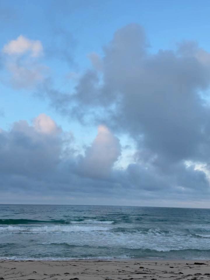 twing_0313's tweet photo. 南佶更新IG

中譯：
時間流逝，許多回憶早已蒙上灰塵。
隨著時間過去，累積在我身上的毒也越來越多。
如今，我比以前更渴望自由，
現在的我，彷彿已經死了一半。

雖然看不見......

詳細中譯：https://t.co/CQGGDRJMeU

#金南佶 #김남길 #kimnamgil
#キムナムギル  
TWiNG【與佶一起】金南佶台灣飯團 https://t.co/ALJE0aEFEr