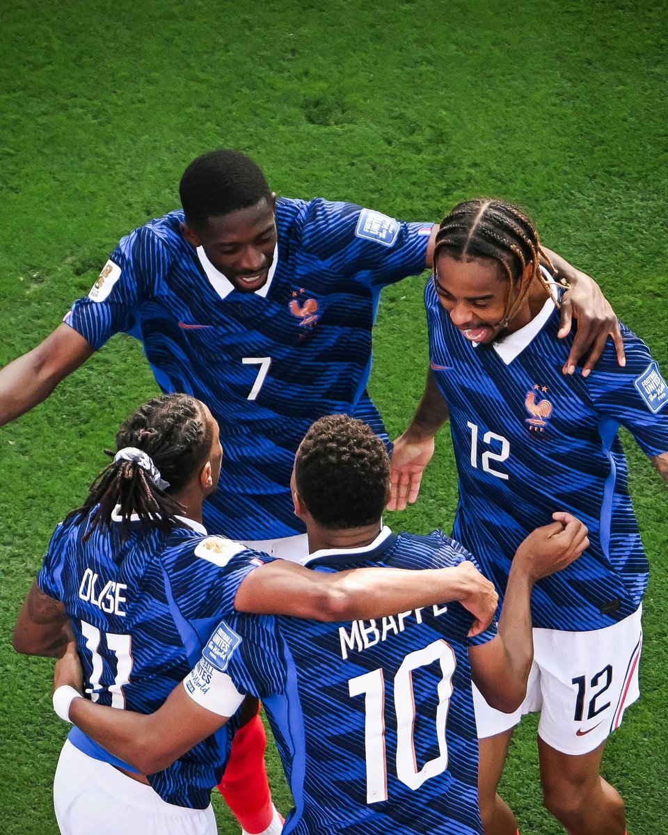 dya_bamakhrama's tweet photo. Regarder l’équipe de France durant cette Coupe du monde est un véritable plaisir pour les passionnés du ballon rond. Cette équipe se distingue par l’abondance de ses talents, capables d’allier créativité, efficacité offensive et grande maîtrise technique.
Au-delà des individualités, la France impressionne par son équilibre collectif, sa discipline tactique et sa capacité à créer des occasions tout en concrétisant avec efficacité. Son jeu, à la fois spectaculaire et maîtrisé, confirme qu’elle fait partie des grandes prétendantes au titre.