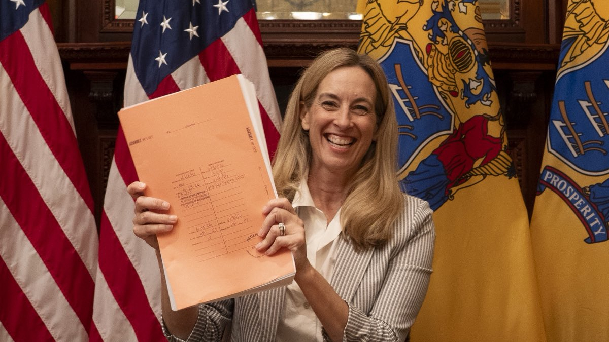 ShoreNewsNJ's tweet photo. Mikie Sherrill Signs $60.7 Billion New Jersey Budget That Funds Migrant Legal Fees, Defunds Suburban Schools: Governor Mikie Sherrill is calling New Jersey’s new $60.7 billion budget the most fiscally responsible in years, but Republicans say the record… https://t.co/ra5rssI6Tx https://t.co/UzJQ7KjwHr