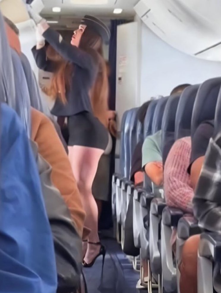 XSalta1's tweet photo. A flight she would never forget 

Full 🎥👇 https://t.co/3PPpruZhoP