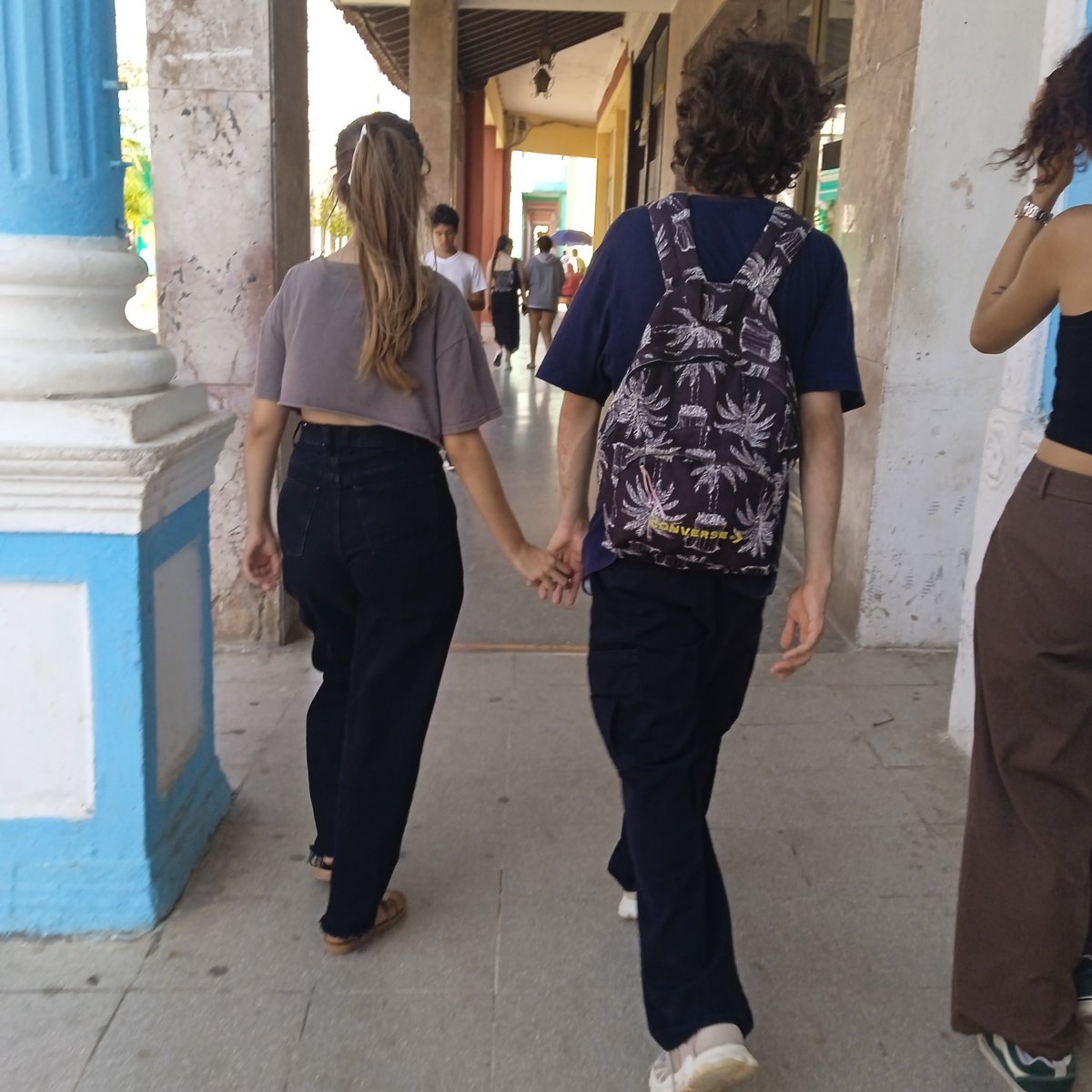 AvilaPromo's tweet photo. Las tradiciones también cambian, la de solo estudiar hasta concluir la universidad en #Cuba, se modifica son cada vez más los jóvenes que buscan alternativas para estudiar y trabajar, necesidad y solución. #LatirAvileño @JHGcasanova @PresidenciaCuba @cphecav @AlfreMene37409 https://t.co/z7MluJyOkS