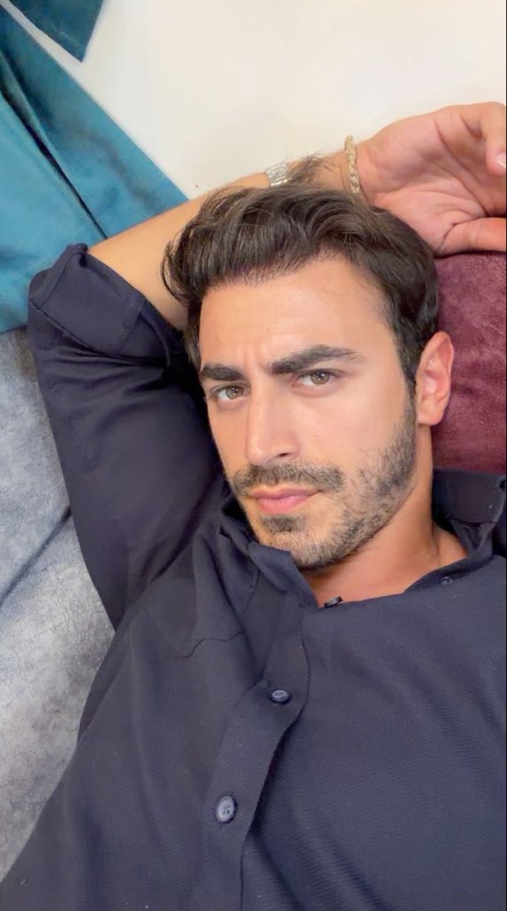 bzain_'s tweet photo. His classic pose lately ❤️😩 https://t.co/Ii9TaOiST0