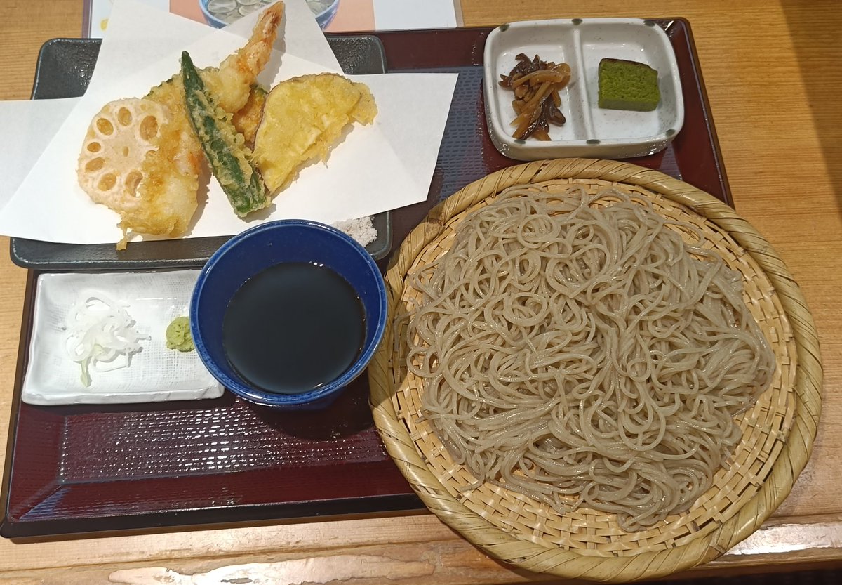 3kokia53's tweet photo. #デジタルパーマ　2000円
#ジェルネイル
#ハンド　無料
#フット　4000円
#ランチ　天ぷら蕎麦
#Hotpepper 席押さえチケット1000円使用
#もっちゅりん
#minimo
#美容Day
#夏 https://t.co/hCPinZWB7F