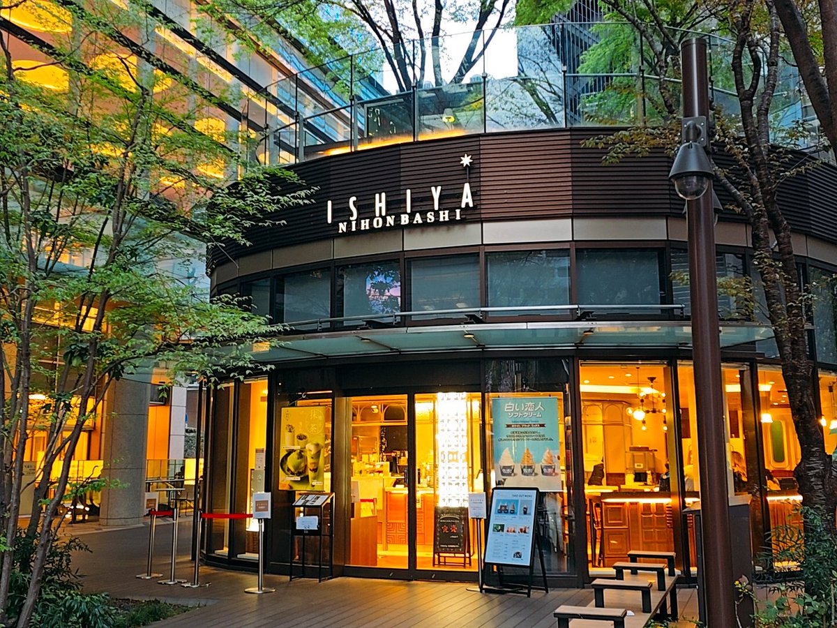 nekoryoshkaneko's tweet photo. イシヤ 日本橋@コレド室町テラス

白い恋人でおなじみの石屋製菓さんのカフェ。
北海道以外ではこちらだけ。
映えるパンケーキが有名だけど私はこちらのソフトクリームや
パフェがお気に入り。
パフェ ティラミス&amp;バニラはパンナコッタや珈琲ゼリーまで盛られ幸せ♡

#カフェ訪問録
#ぐるぐる日本橋 https://t.co/0KManGHMXu
