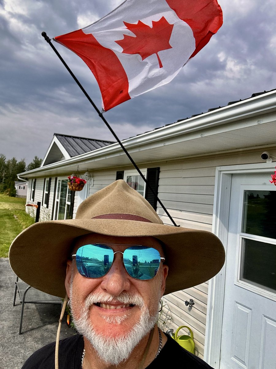 AussieBigDaz's tweet photo. My first Canada Day as a Canadian citizen. Happy Canada Day everyone! https://t.co/T1DuNxM8Bc