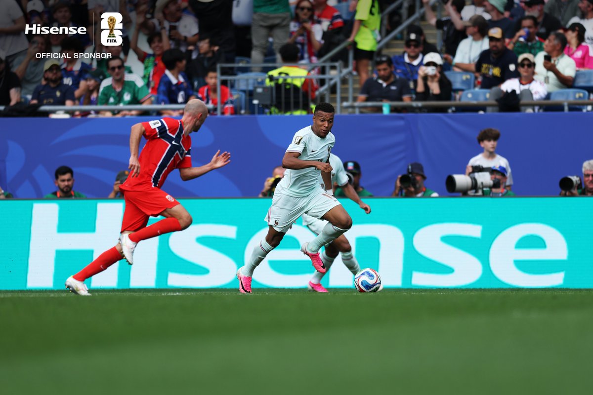 Hisense_IND's tweet photo. Goals, penalties, and that one referee decision that has our hearts searching for an SOSโweโre documenting it all. So, come witness history through the eyes of Hisense.
Hashtags: #HisenseIndia #SleepCanWait #OwnTheMoment #FIFA2026 https://t.co/OVyPAsJoPh