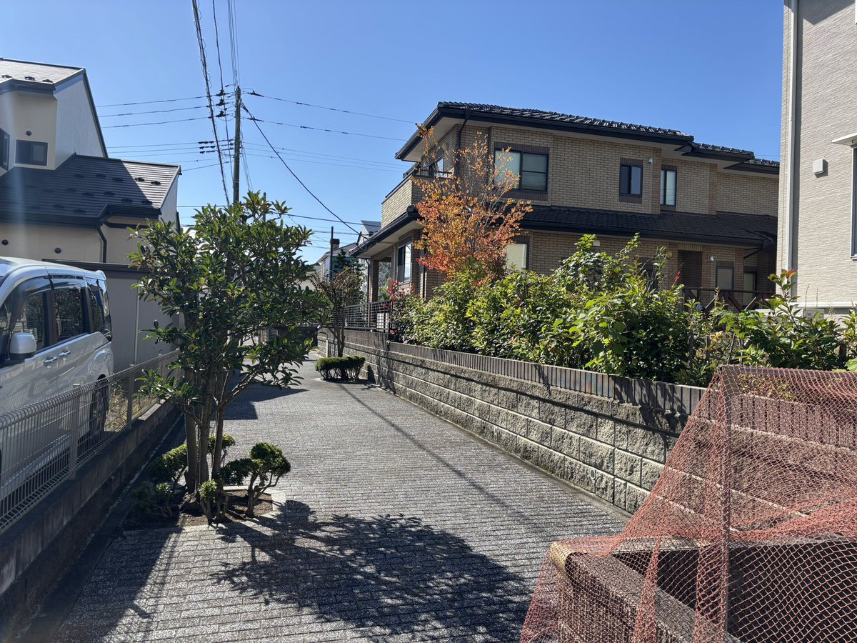 nantoru's tweet photo. 住宅地の空気感 https://t.co/AVD9qheGne