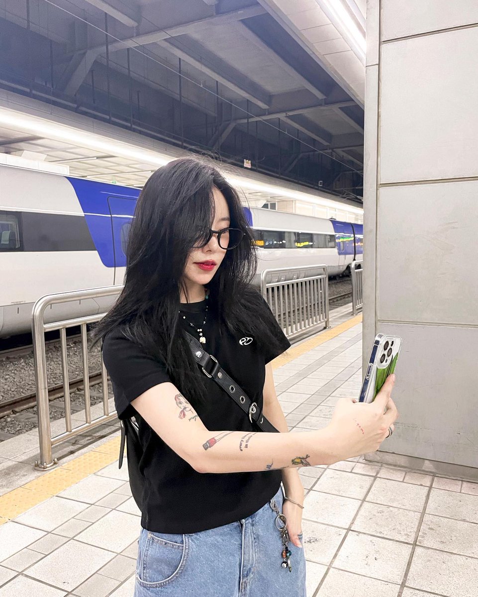 ohyeah_mmm's tweet photo. 정휘인 핏한 반팔 ㅈㅉ 좋음.. https://t.co/kNlnQck4eH
