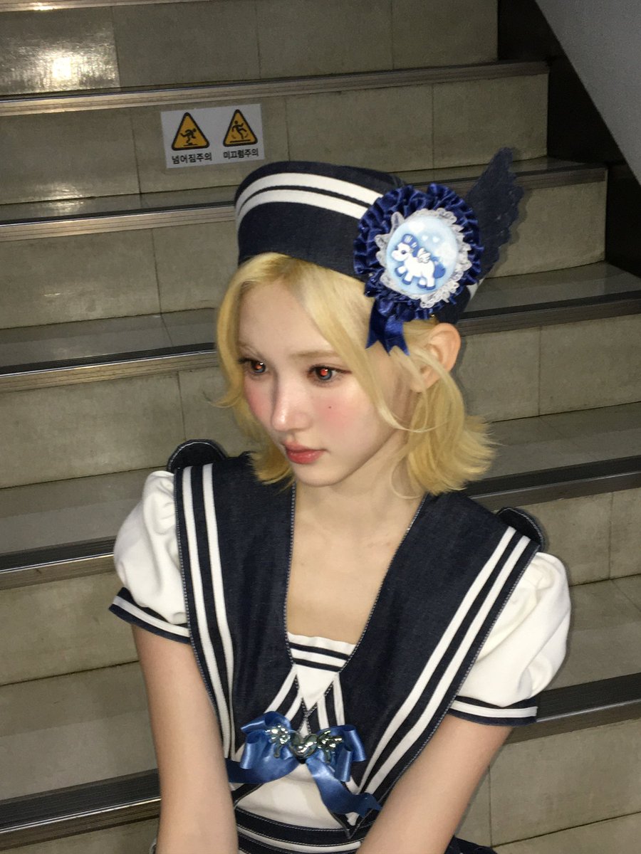 Jiwoo976's tweet photo. 최지우 갈발 마린룩 / 금발 마린룩 느낌 다른거 너무 좋고 완전 앙이라고 함… https://t.co/Lp4R4ATCOk
