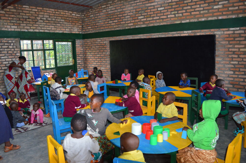 umunotanews's tweet photo. Over 74,000 children benefit from home-based ECD centres across Rwanda
=====================
More than 74,000 children are currently enrolled in over 5,000 home-based early childhood development (ECD) centres operating within communities across Rwanda, according to a national assessment.

The centres, linked to the Vision Umurenge Programme (VUP), are supported by more than 36,000 trained caregivers and are spread across 307 sectors nationwide.

▶️▶️ Read more: https://t.co/LCfsMiHIZw

✍️ @IMauricious