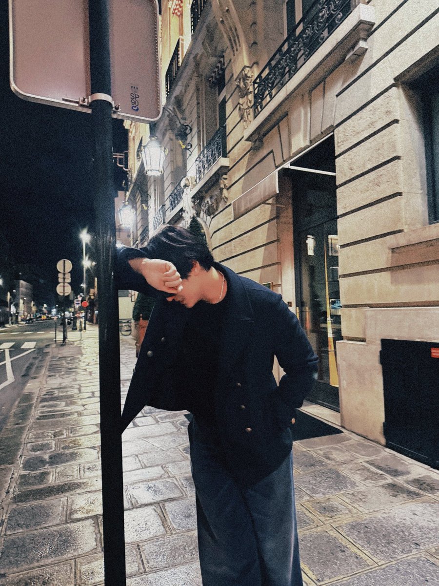 wayfaerer's tweet photo. Paris streets are for the romanticist. https://t.co/iCrLtU2WAd