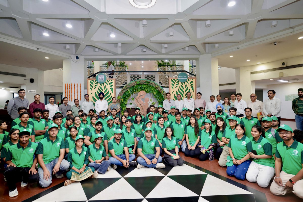 CMODelhi's tweet photo. Chief Minister Smt. Rekha Gupta today launched the Green Drive Portal at the Delhi Secretariat under the ‘Ek Ped Maa Ke Naam’ campaign, taking forward the mission to plant 70 lakh saplings across Delhi.

She urged every Delhiite to join this people’s movement for a greener, cleaner and healthier capital.

Citizens can book a slot for the Mega Plantation Drive, register as an Environmental Saviour and reserve free saplings from the nearest government nursery at https://t.co/Sm37z3zcap.

Under the Vriksh Rath initiative, expert teams from the Forest Department will facilitate plantation at homes, institutions, residential colonies and other suitable locations with saplings, equipment and technical support.

#EkPedMaaKeNaam 
#ViksitDelhi