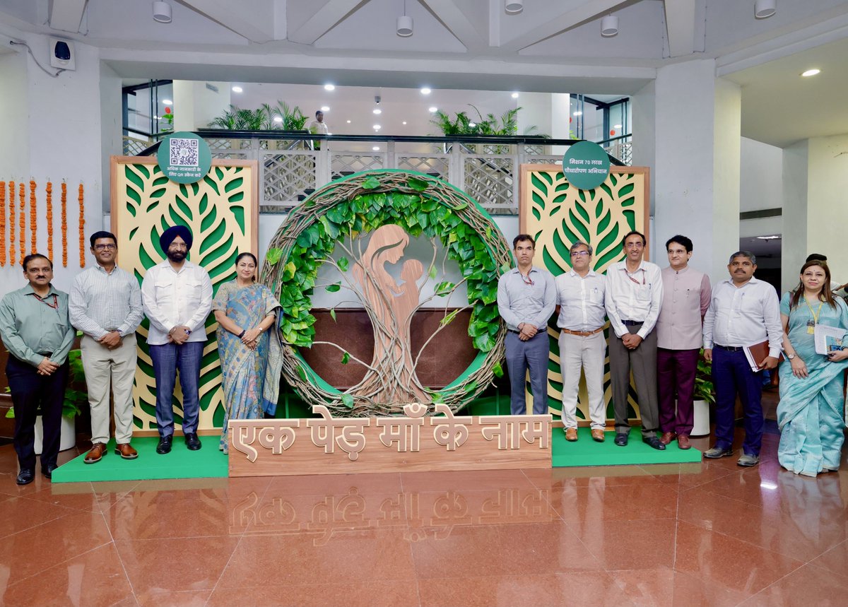 CMODelhi's tweet photo. Chief Minister Smt. Rekha Gupta today launched the Green Drive Portal at the Delhi Secretariat under the ‘Ek Ped Maa Ke Naam’ campaign, taking forward the mission to plant 70 lakh saplings across Delhi.

She urged every Delhiite to join this people’s movement for a greener, cleaner and healthier capital.

Citizens can book a slot for the Mega Plantation Drive, register as an Environmental Saviour and reserve free saplings from the nearest government nursery at https://t.co/Sm37z3zcap.

Under the Vriksh Rath initiative, expert teams from the Forest Department will facilitate plantation at homes, institutions, residential colonies and other suitable locations with saplings, equipment and technical support.

#EkPedMaaKeNaam 
#ViksitDelhi