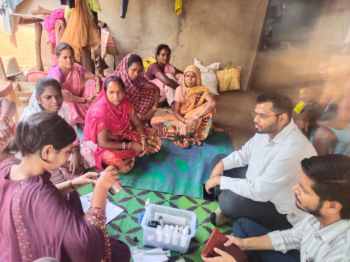 JJMNarayanpur's tweet photo. नारायणपुर जिला लैब के द्वारा ग्राम आकाबेड़ा में जल वाहिनियों को जल जांच हेतु प्रशिक्षण दिया गया @ArunSao3 @ChhattisgarhCMO @CRPaatil @jaljeevan_ @jjmchhattisgarh @NarayanpurDist @PIB_India https://t.co/j2PU4jgyQB