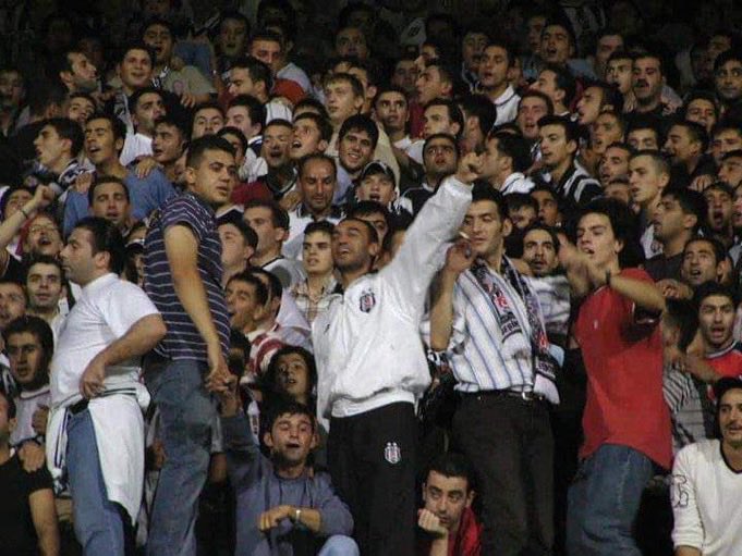 besiktasultras0's tweet photo. İnönü Stadı Kapalı Tribün | 2002  

Alen abi ve Optik Başkan Kapalı tribünde. https://t.co/9DQ9qameZl