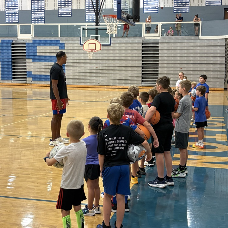 WeAreHolton's tweet photo. HYBA brought KU and NBA star Wayne Simien to Holton for basketball camp!  💪🏻 https://t.co/BFeLx2wPP9