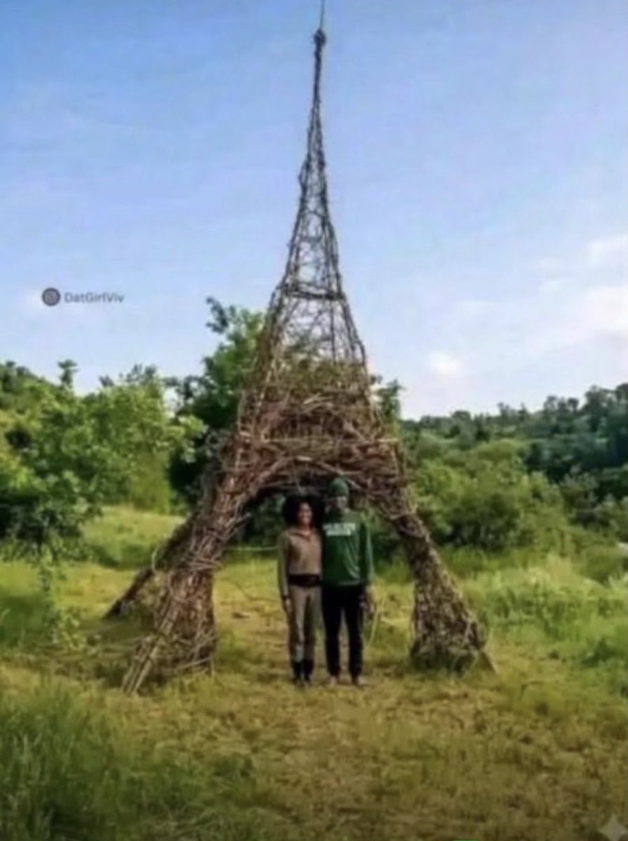 MuriiraSimon's tweet photo. Me and my love at Paris France 😂 https://t.co/AYSyfU8RIh