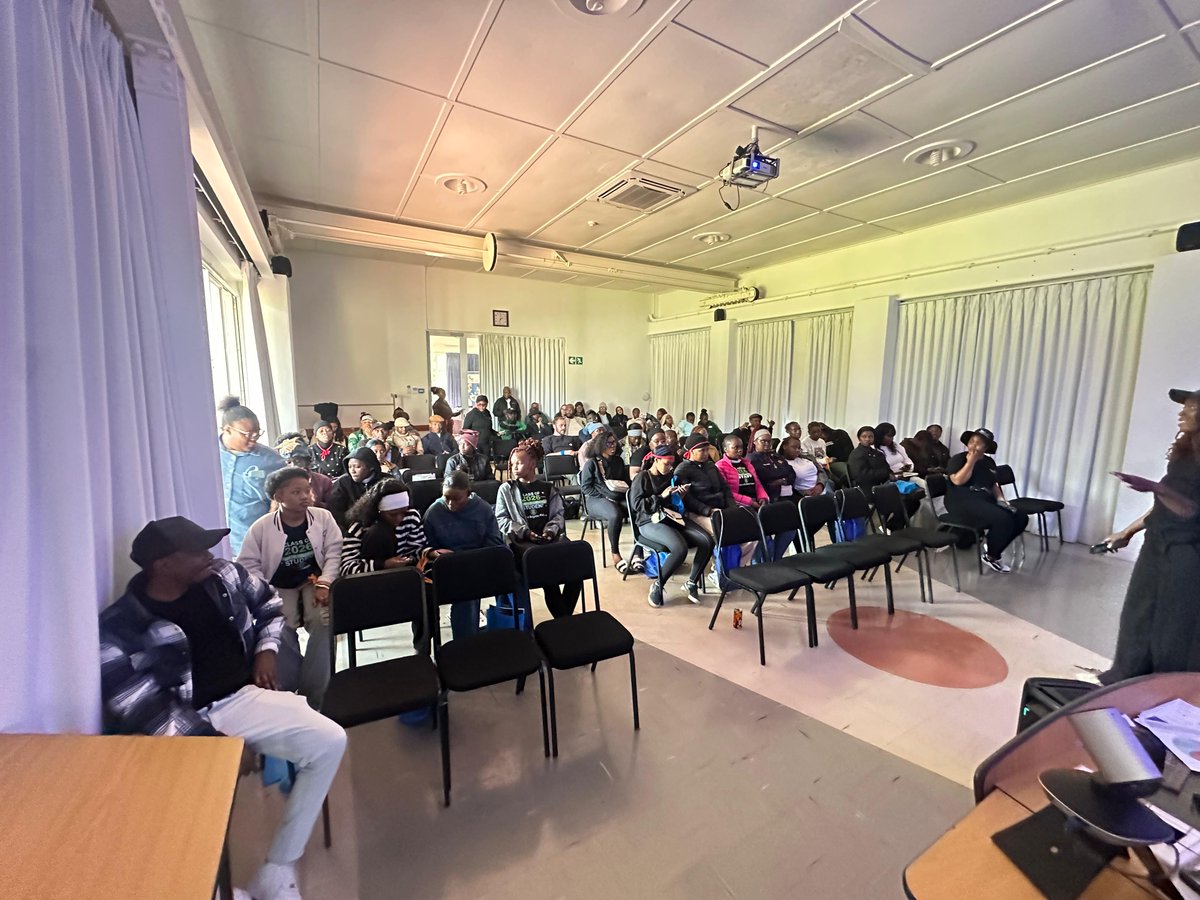 AfricaAstronomy's tweet photo. What a great way to celebrate Youth Month! 

We had so much fun meeting the learners from the Okhanyo Foundation at @SAAO , sharing what AfAS does, talking about astronomy, and hopefully sparking a few dreams along the way. 

#YouthMonth #Astronomy #STEM #AfAS #ScienceEducation https://t.co/Wn0pVb4e7T