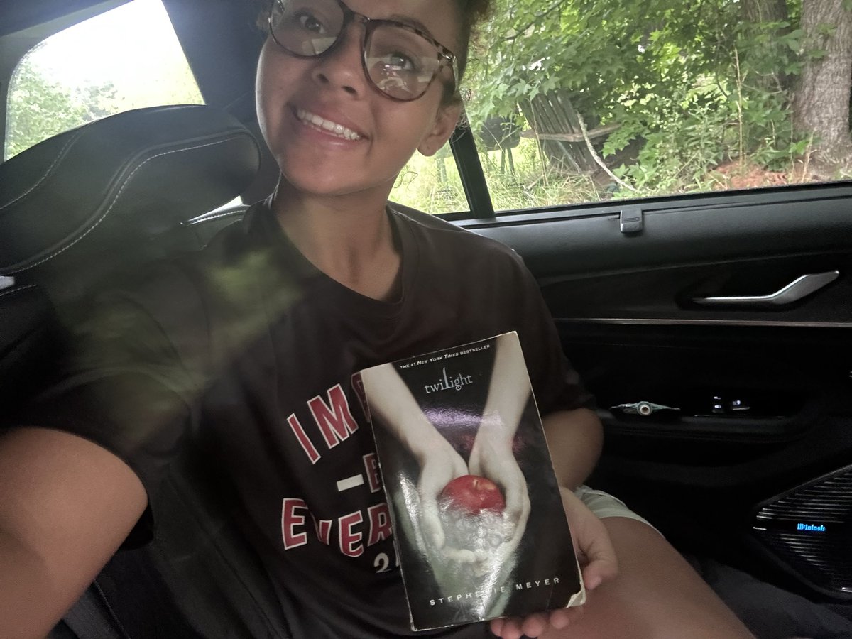 KJohenkinssport's tweet photo. PA📍 Here we come! Twilight and Love Island are holding me over on this long drive lol! Can’t wait to get after this weekend with my bff @GAImpactMcBay28 @TNTTournaments @Coach_Alameda @CoachDot_LU @FSU_CoachWilson @LineDsoftball @SoftbalAmerica @TexasCoachWhite https://t.co/twMJBUJ4C2
