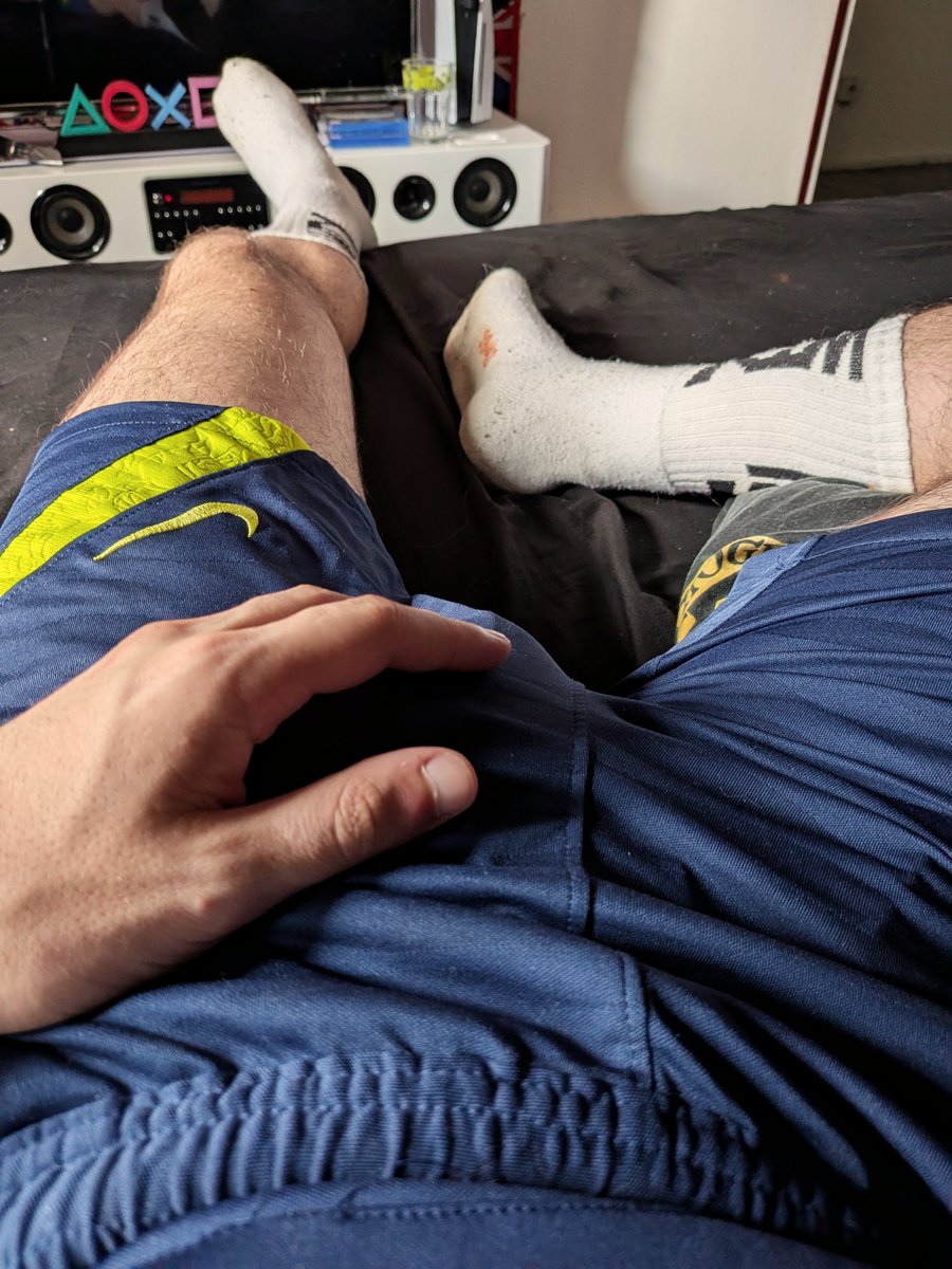 Cashmaster591's tweet photo. Oh le chien ! Fais ton rôle d'esclave dépêche !! 🤑😎

#chien #dog #doggy #feet #pied #feetfetısh #slave #cashmaster https://t.co/kC2Tcqjre9