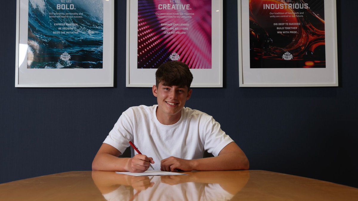 sunderlandafc11's tweet photo. Sunderland AFC is delighted to confirm that Jenson Jones has signed a new contract with the Club. 
 
The full-back has put pen to paper on a two-year deal on Wearside. 
 
Alongside 14 league games for the Under-21 side, Jones was a regular around the first-team training squads, making the bench for numerous Premier League games. 
 
Rewarded with the contract, Jones said: “It’s a great feeling and a big opportunity. Hopefully, I can show what I can do in pre-season and be around the first-team. I don’t think I would have been in this position without being around the first-team. 
 
“All the lads were really good with me coming in, helping me grow and develop, and it just makes me want to be over there a lot more. Growing up here, being at the Club for so long, that’s always been the end goal so being so close makes you want it even more.”
 
Head of Academy John Hewitson added: “Jenson has been rewarded a new deal at the club after impressing at Under-21 level, as well as being a consistent first-team member. This contract shows the commitment and belief the Club has in his ability.” https://t.co/iZo5gg7Jx6