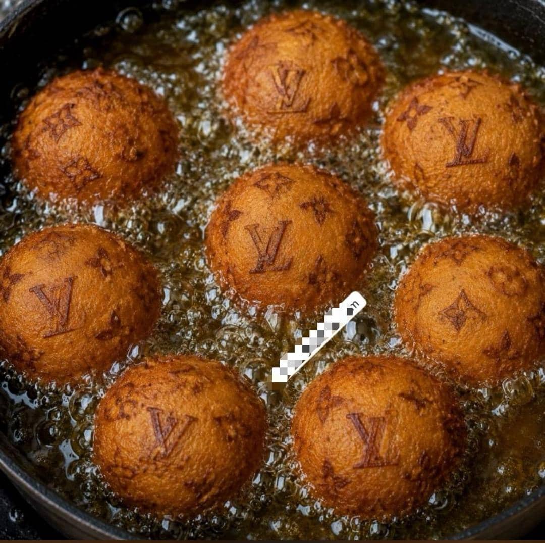 Dizzyrascal8's tweet photo. Louis Vuitton akara will be available tomorrow 6am. Pls do well to patronize me. 10k each, no arguments pls. Everybody can clearly see logo. HQ approved. https://t.co/An9YtAzCtE