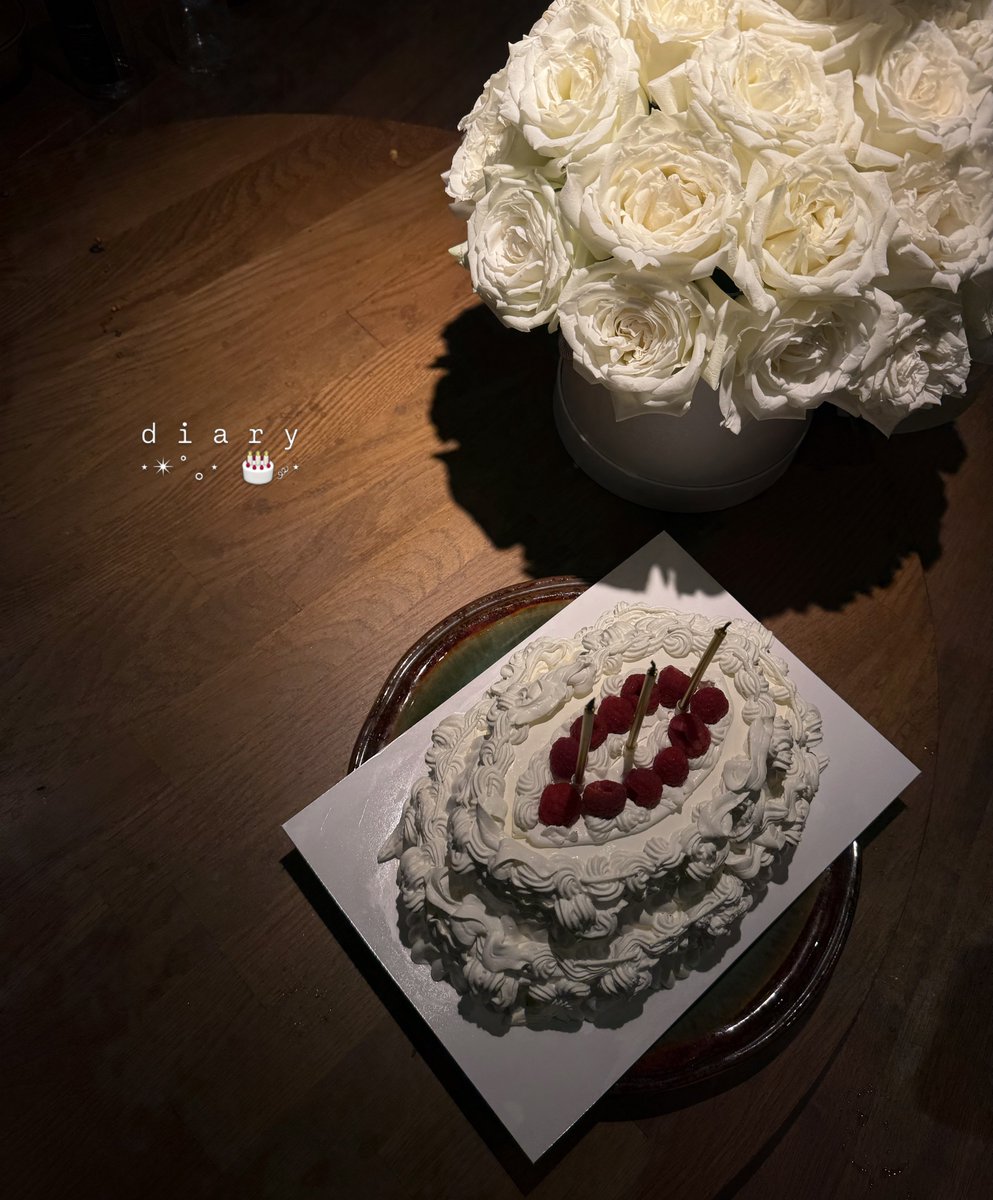 lalinalenaph's tweet photo. [260630] Instagram Post @.lalinalena

Bits from diary 🧁🥰

#lalinalena #ลีน่าลลินา https://t.co/HzYatFmlCj