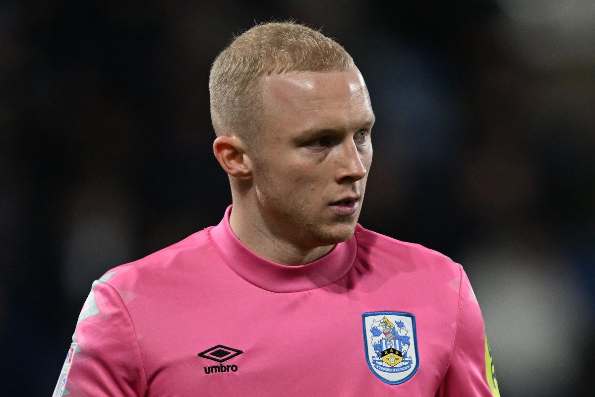 divirvine's tweet photo. St Mirren have signed goalkeeper Jacob Chapman from Huddersfield Town on a two-year deal, with club option for third.

Craig McLeish wanted a permanent goalkeeper rather than going down loan route for No1 again.

Has trained with Aussie national team.

🔗https://t.co/o6Cjwz4HYe https://t.co/5oNdcLPwGp