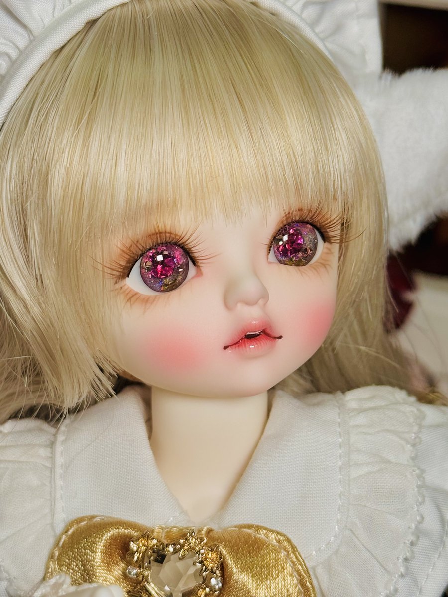 tsukino2331's tweet photo. しろのさんの新作アイをお迎えしました✨️
角度によってキラキラが違う✨️✨️
めっちゃ綺麗なピンクで可愛すぎる🥰
 #しろのアイ https://t.co/pltfiqLyvk