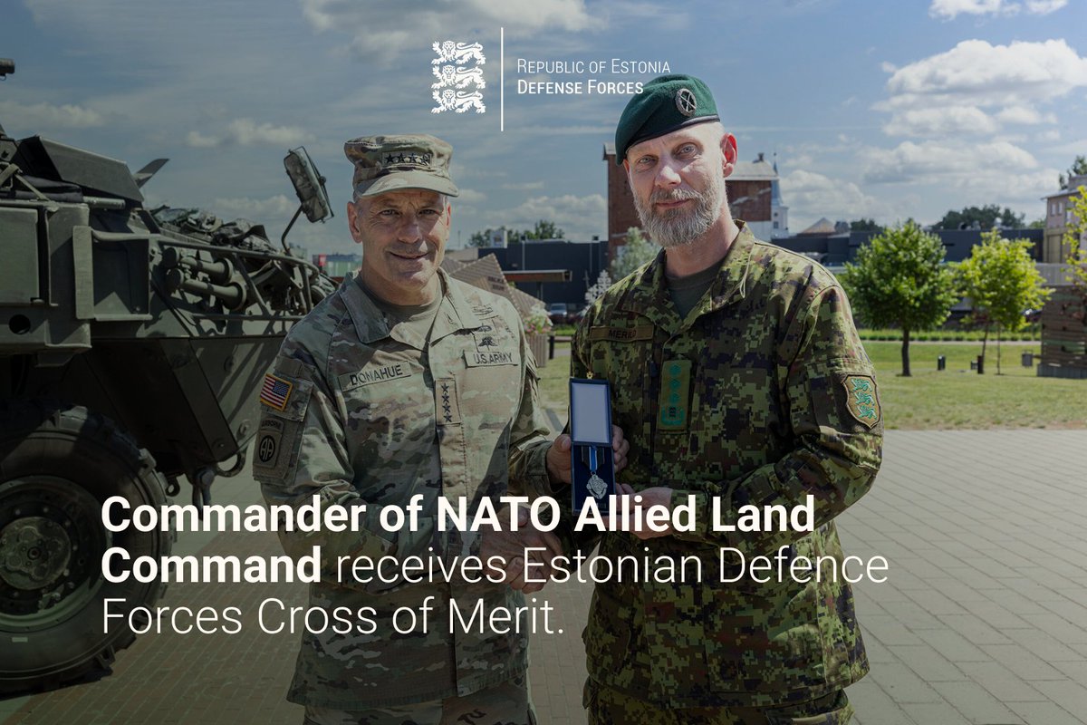 Kaitsevagi's tweet photo. Commander of NATO Allied Land Command receives Estonian Defence Forces Cross of Merit.

Lieutenant General Andrus Merilo, Commander of the Estonian Defence Forces, awarded the Estonian Defence Forces Cross of Merit to General Christopher Donahue during a ceremony, marking the Transfer of Authority for NATO corps, held in the twin cities of Valga-Valka on June 30th.

#Kaitsevägi #EDF #NATO #WeAreNATO