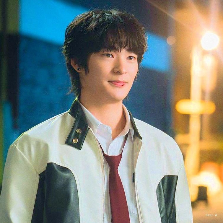 thedimplee's tweet photo. Ayberk Özay x Kim Tae-sung(lovely runner)

ayberk kesin taesung olurdu herkes tarafından sevilmese de bence çok samimi ve kendisi olan bir karakter ben olsam onu seçerdim dediğim ikinci erkek vibe veriyor ayberk bana ve bu karakterde ona çok uyuyor bu yüzden https://t.co/dq8ajyIlsD