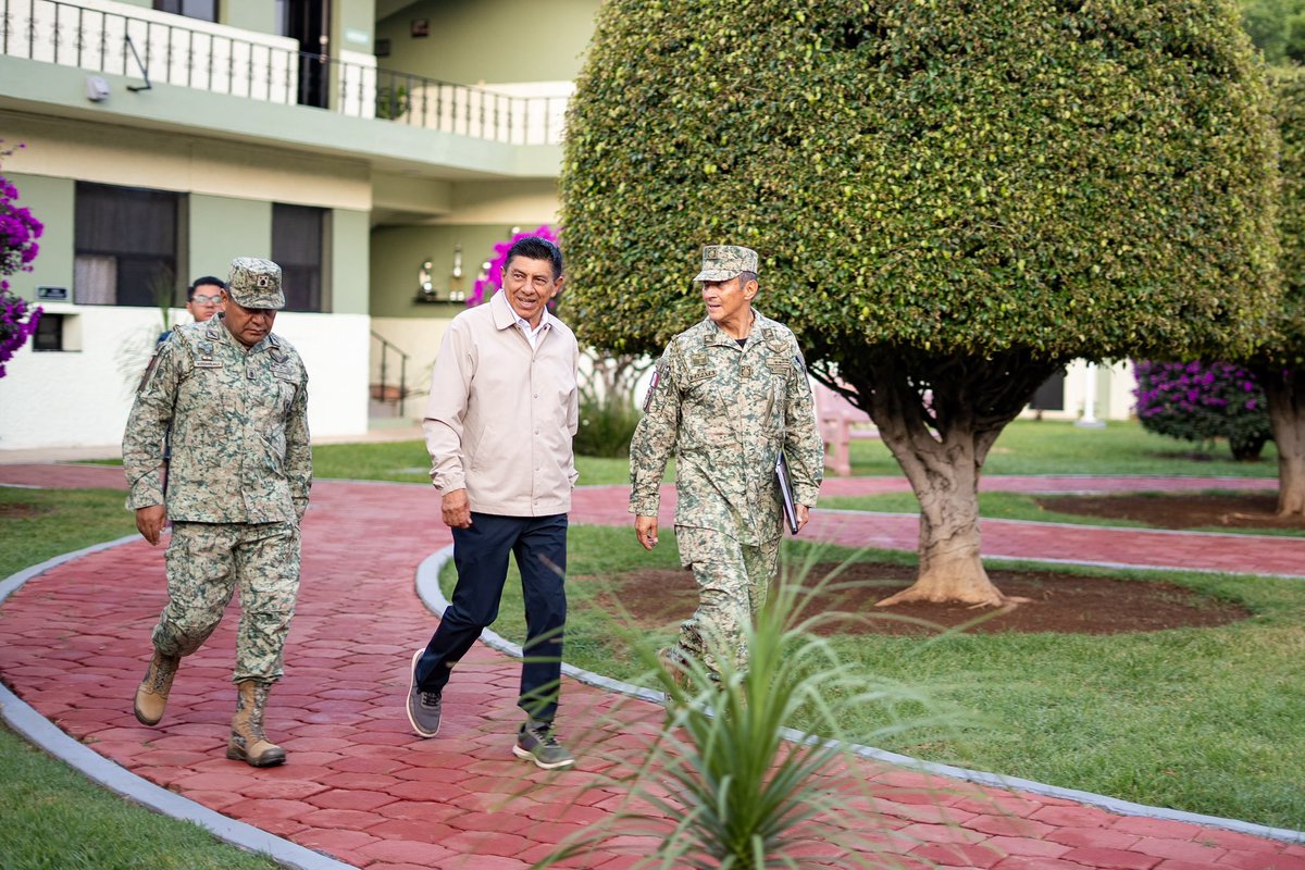 salomonj's tweet photo. Arrancamos este miércoles desde la 28/a Zona Militar para atender la Mesa de Seguridad y coordinar estrategias que se reflejen en el bienestar y la tranquilidad de las y los oaxaqueños. 🙌🏽 https://t.co/MJtSnjlwRq