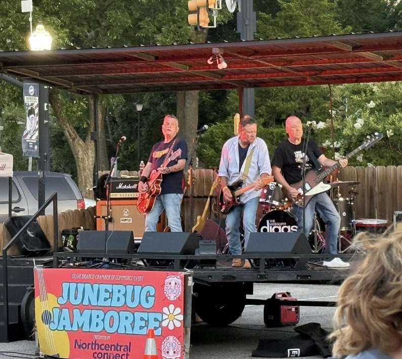 themsdiggs's tweet photo. Just getting around to posting this but we had a great time at the Olive Branch Chamber’s Junebug Jamboree! Saw a lot of old friends and picked up a few new fans!! 
Great event @Cityofob ! https://t.co/YC8LjJDuhq