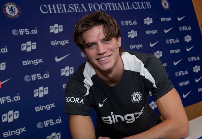 Mike50097281's tweet photo. Chelsea player.

"I'm very excited to get started. I've felt the energy since the first day Chelsea wanted me, can't wait to start; see all the fans, team mates and manager".

"We have so many talented players here, a very strong squad,...
ALONSO FIRST SIGNING https://t.co/uTqqJgF9d0
