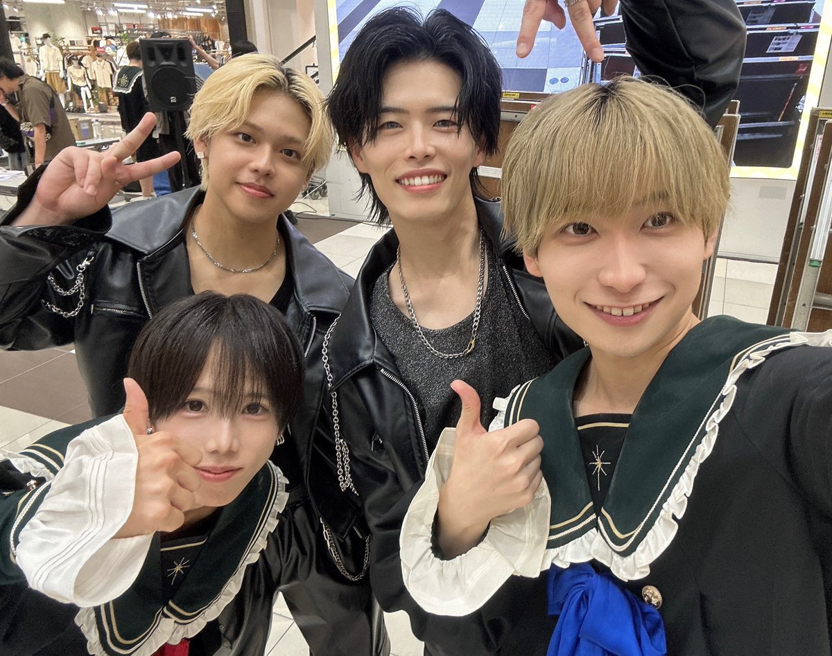 HIRO_StarPrince's tweet photo. アイドルSP LIVE 
　in イオンモール福岡さん
ありがとうございました！

たくさんの方々が
僕たちStar☆Princeと出逢ってくださる機会をいただけて嬉しかったです☺︎

会いに来てくださった方々、
本当にありがとうございました！

感謝の気持ちを持って、
改めていろいろ頑張ります https://t.co/GY88dh0frI