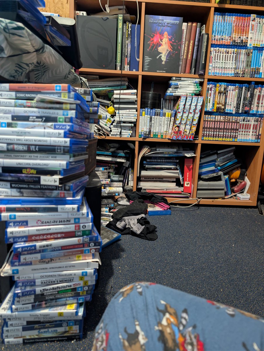 LimitTimeGamer's tweet photo. See this stack of physical games?
This is just some of my physical collection. I have way more. Guess you don't like paying customers @Sony
#SavePhysical https://t.co/WQQfcy9UmX