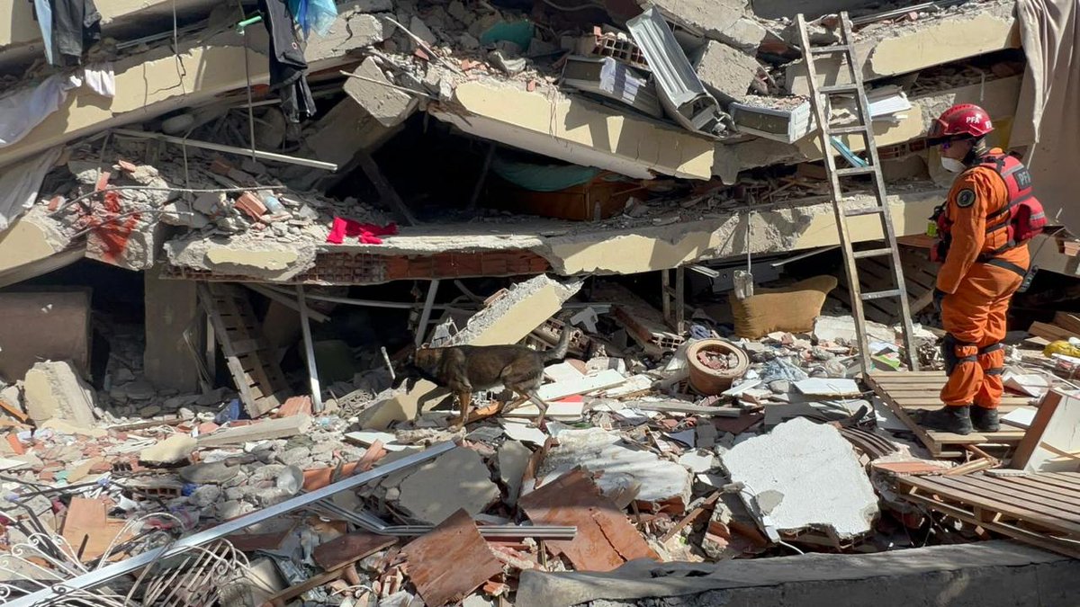PFAOficial's tweet photo. Donde otros ven escombros, nuestra Brigada USAR ve una misión.

En Venezuela, nuestros brigadistas continúan desplegando tareas de búsqueda y rescate junto a equipos internacionales, trabajando con precisión y el compromiso de no dejar ninguna posibilidad sin explorar. https://t.co/co4lCqve3I