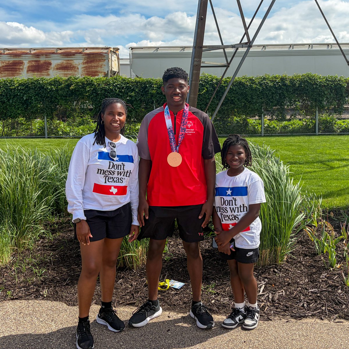 NorthwestISD's tweet photo. 🥈🥉 Two medals. Countless memories.

@EatonHighSchool senior Martin Graham returned home from the Special Olympics USA Games with silver and bronze medals, but for Martin and his family, the week was about so much more than the medals.

📰 https://t.co/muT6hIafKh https://t.co/ffpHPpJGJ1