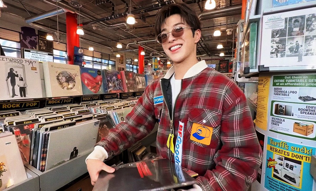 keonhoguide's tweet photo. #KEONHO #건호 >> Touch it, buy it 🛒 https://t.co/ZrftrDStHo