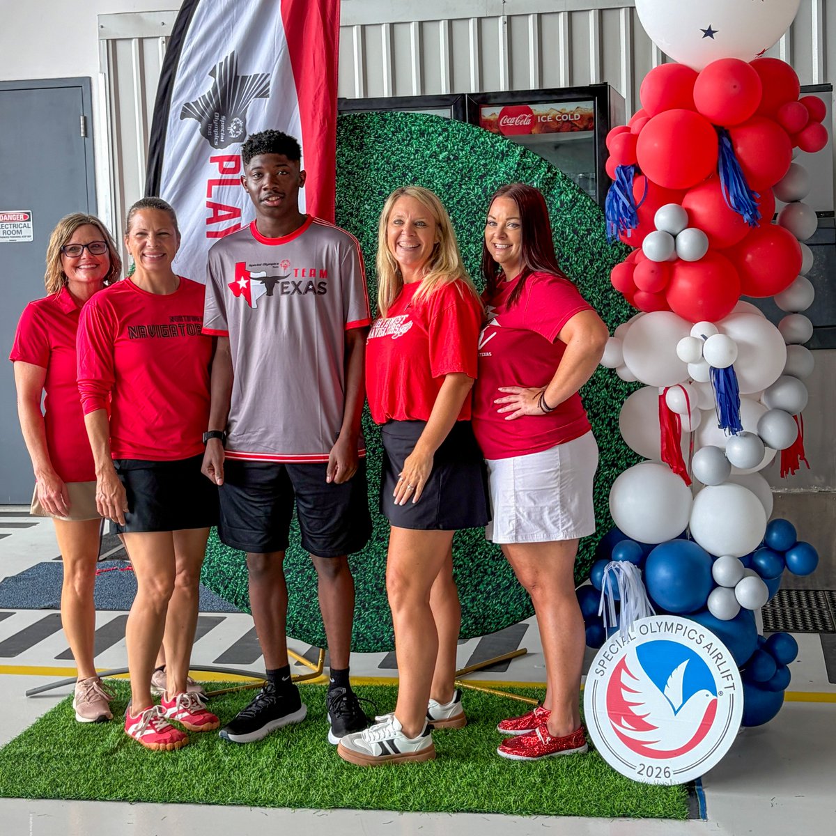 NorthwestISD's tweet photo. 🥈🥉 Two medals. Countless memories.

@EatonHighSchool senior Martin Graham returned home from the Special Olympics USA Games with silver and bronze medals, but for Martin and his family, the week was about so much more than the medals.

📰 https://t.co/muT6hIafKh https://t.co/ffpHPpJGJ1