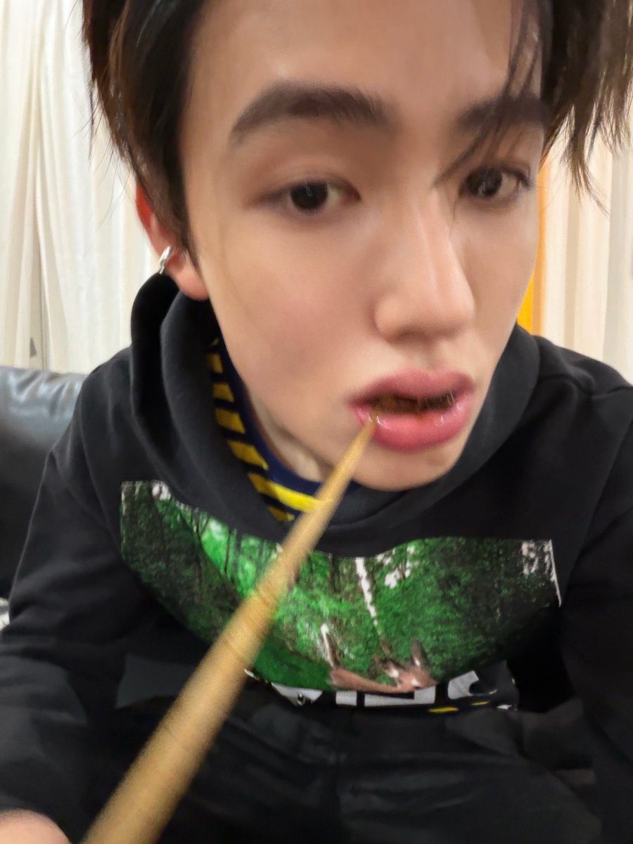 cortisinawvrse's tweet photo. [260701] WEVERSE POST

roti bakar gosong
itu makanan favorit aku 😊
haha

#CORTIS #코르티스 #SEONGHYEON #성현 #GREENGREEN
🐼 https://t.co/G1pxjsAn5Z