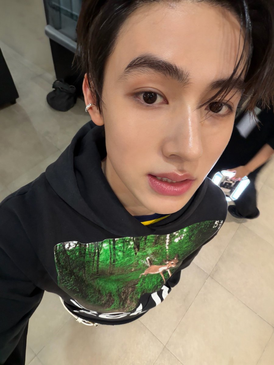 cortisinawvrse's tweet photo. [260701] WEVERSE POST

roti bakar gosong
itu makanan favorit aku 😊
haha

#CORTIS #코르티스 #SEONGHYEON #성현 #GREENGREEN
🐼 https://t.co/G1pxjsAn5Z